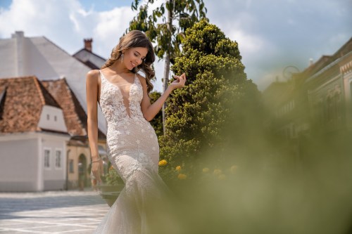 https://elisebride.ro/images/stories/virtuemart/product/7 Delia       (2).jpg